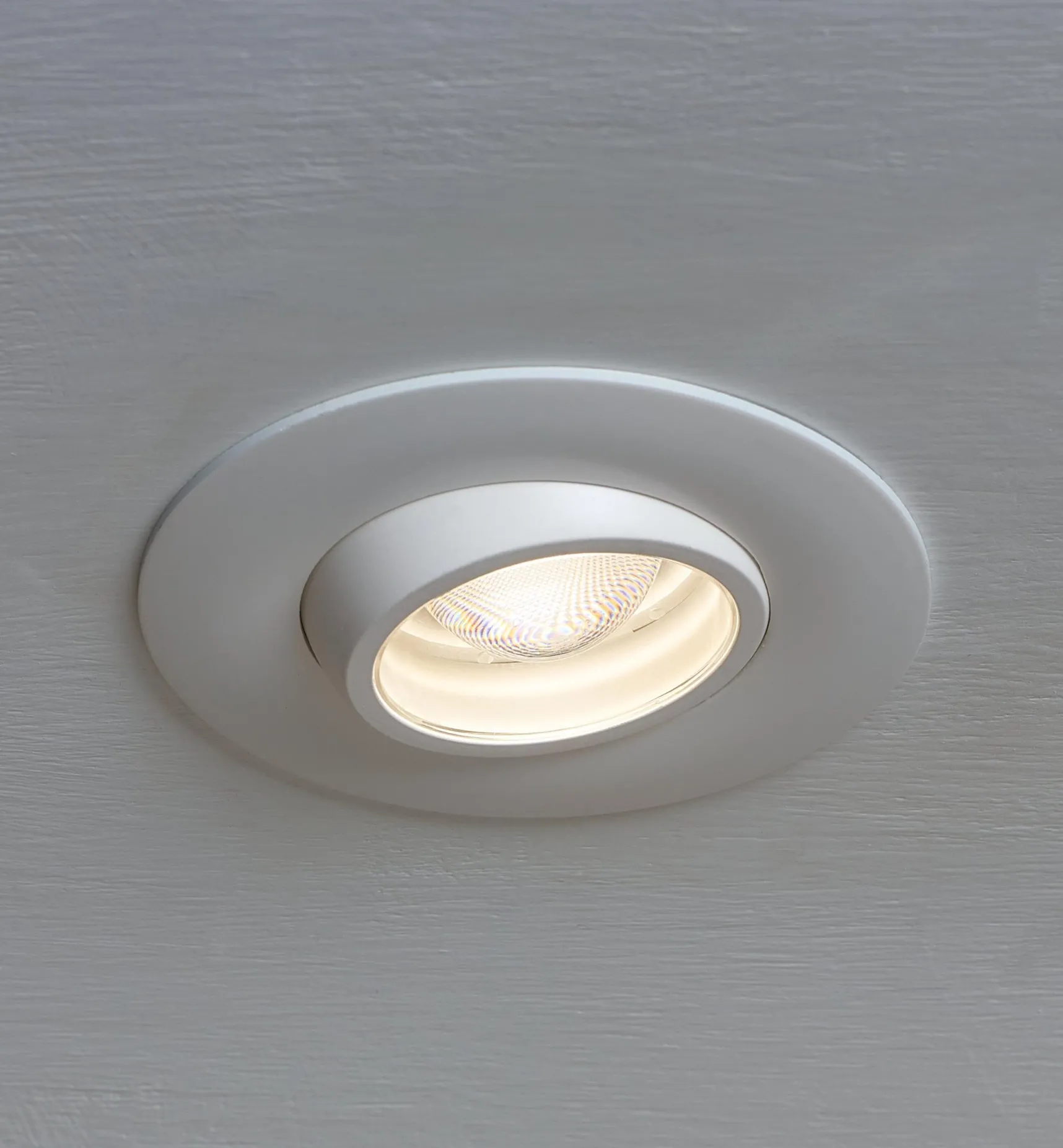 New Adjustable-Beam LED Spotlight Lighting
