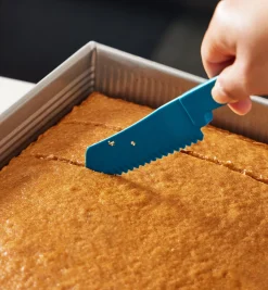 Hot Bakeware Buddy Knife Bakeware