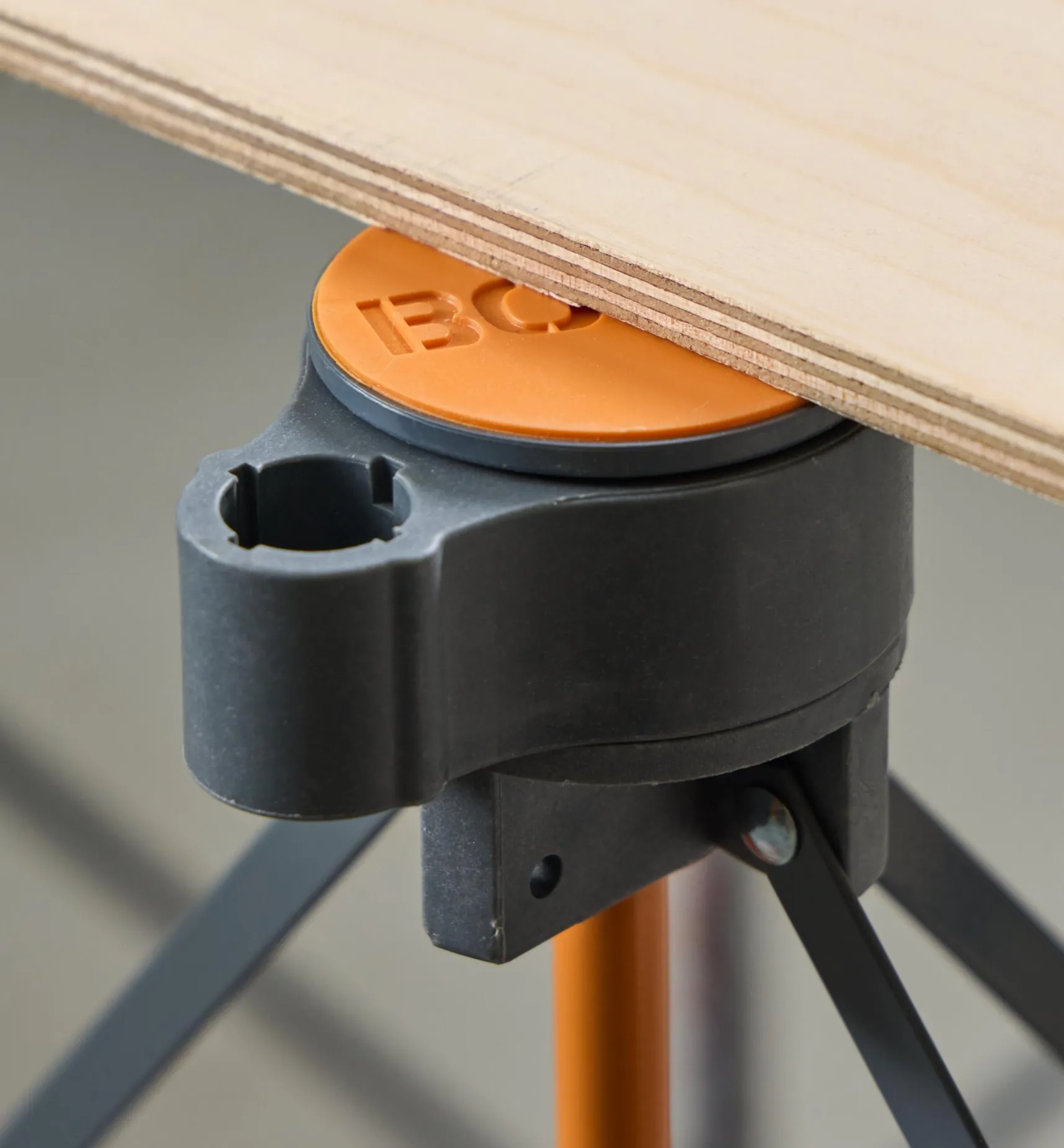 Outlet Bora Centipede Table Workshop