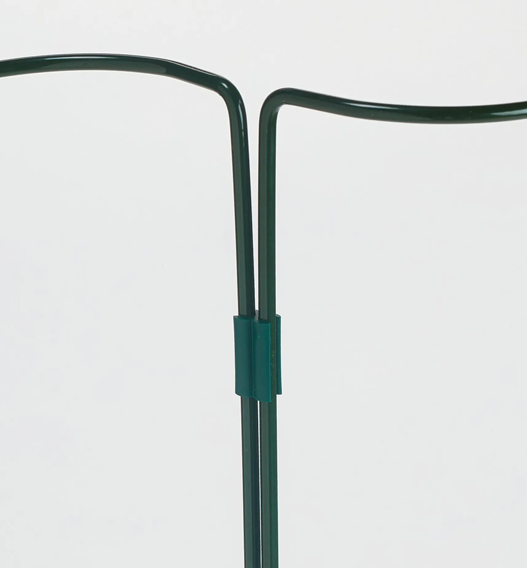 Clearance Connectors For Wavy Half-Circle Support Stakes