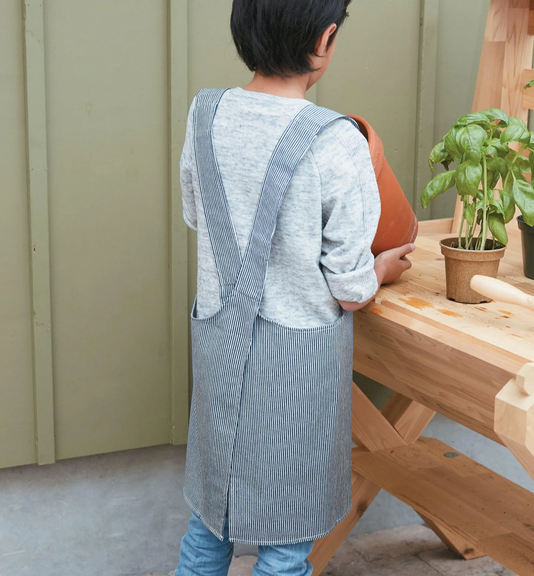 Clearance Cross-Back Apron Linens