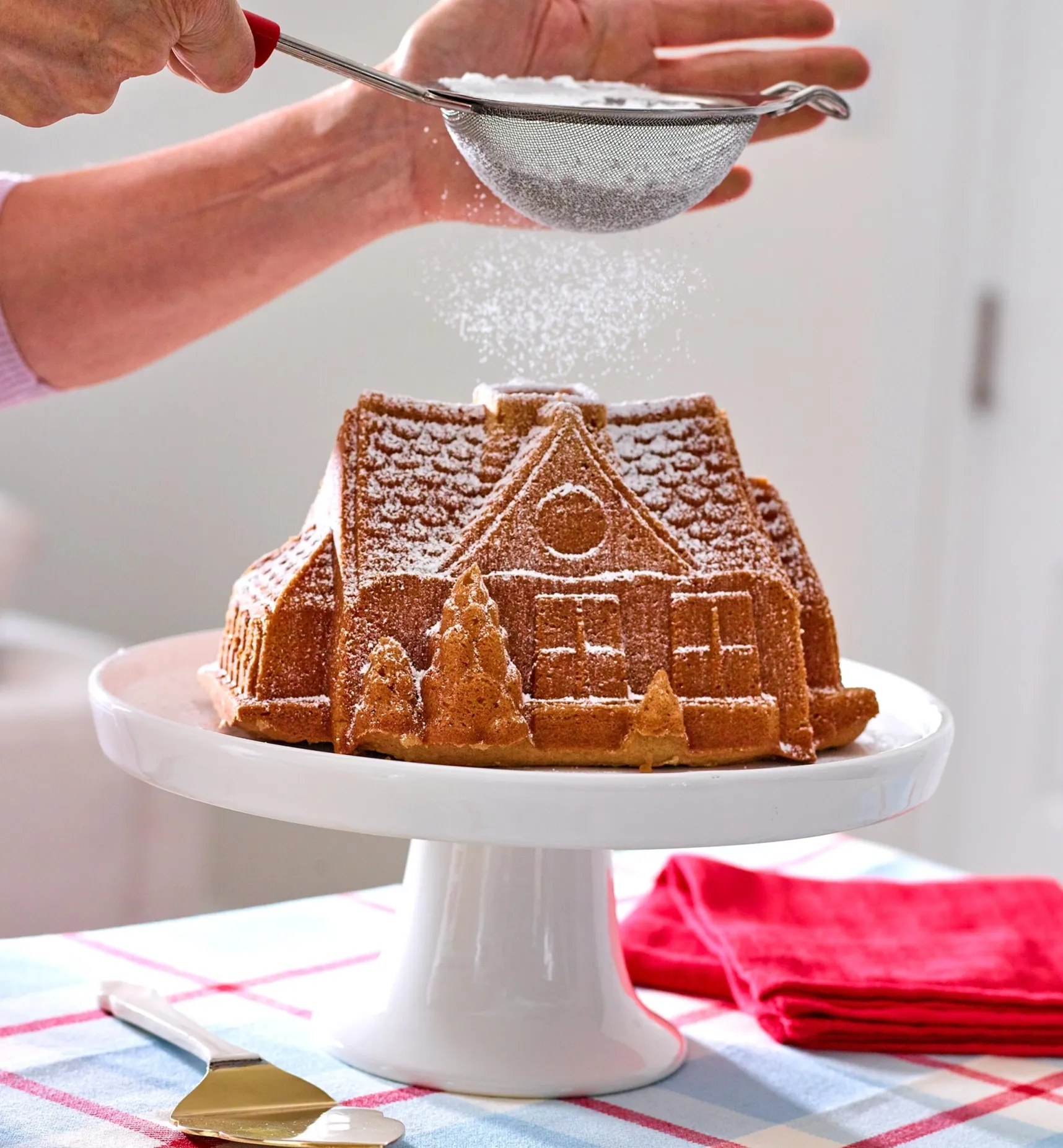Gingerbread House Bundt Pan Bakeware