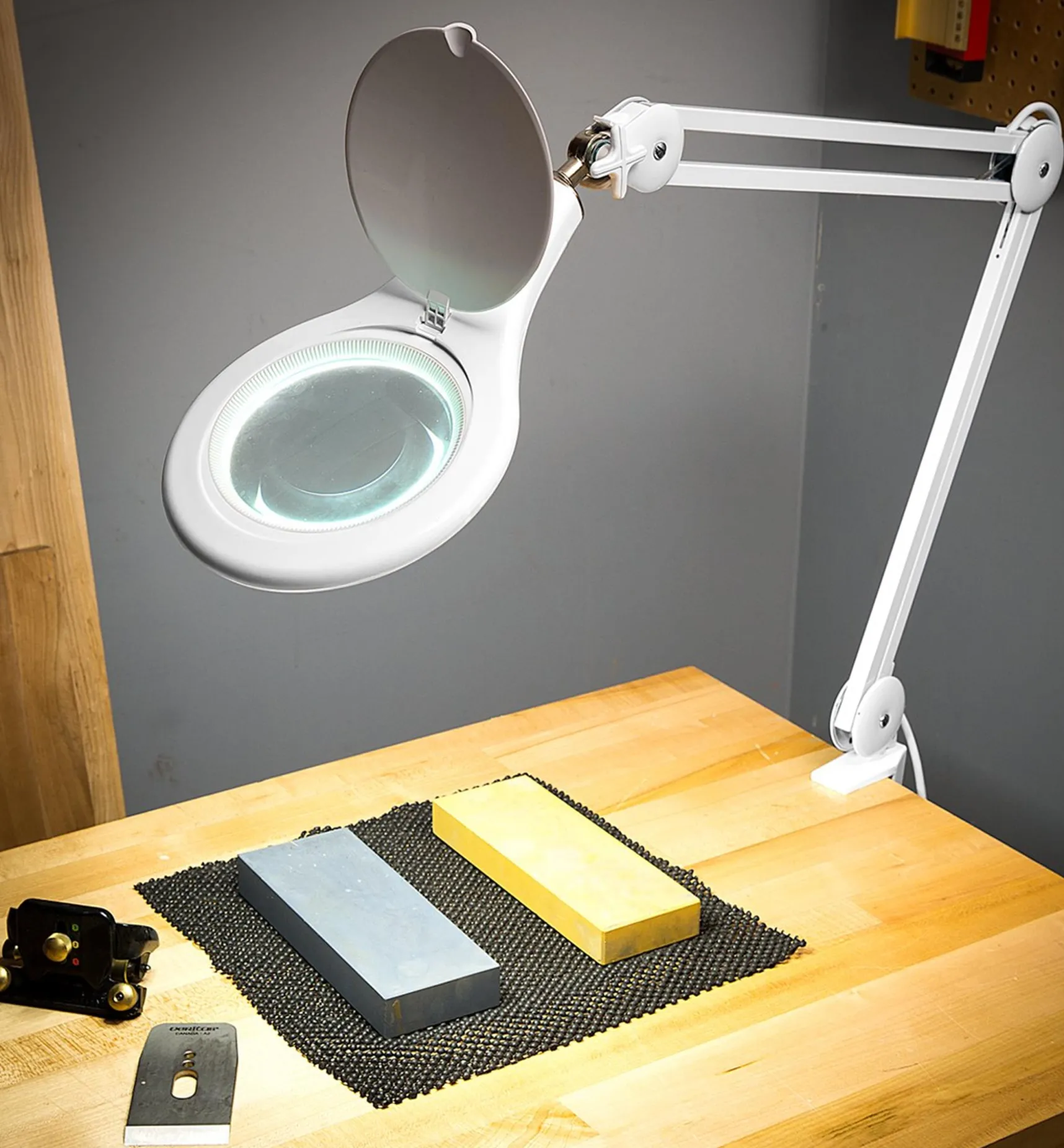Sale LED Magnifying Bench Lamp Lighting