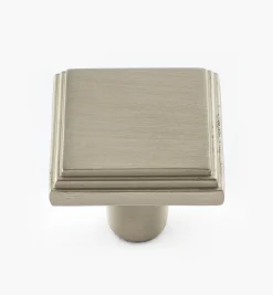 Outlet Manor Square Knobs Knobs
