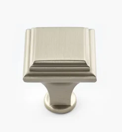 Outlet Manor Square Knobs Knobs