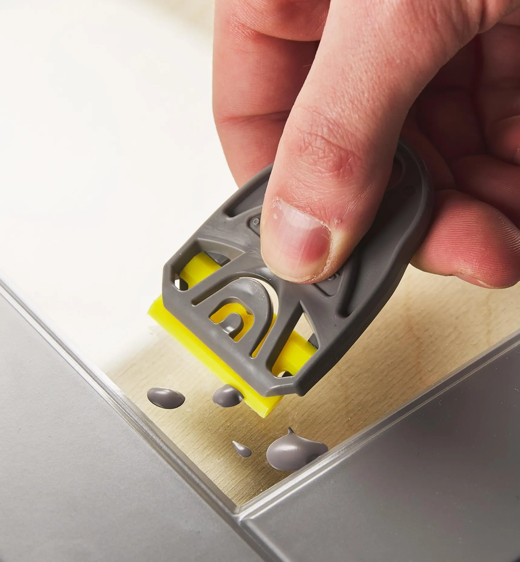 New Small Holder & 6 Yellow Plastic Razor Blades Scrapers