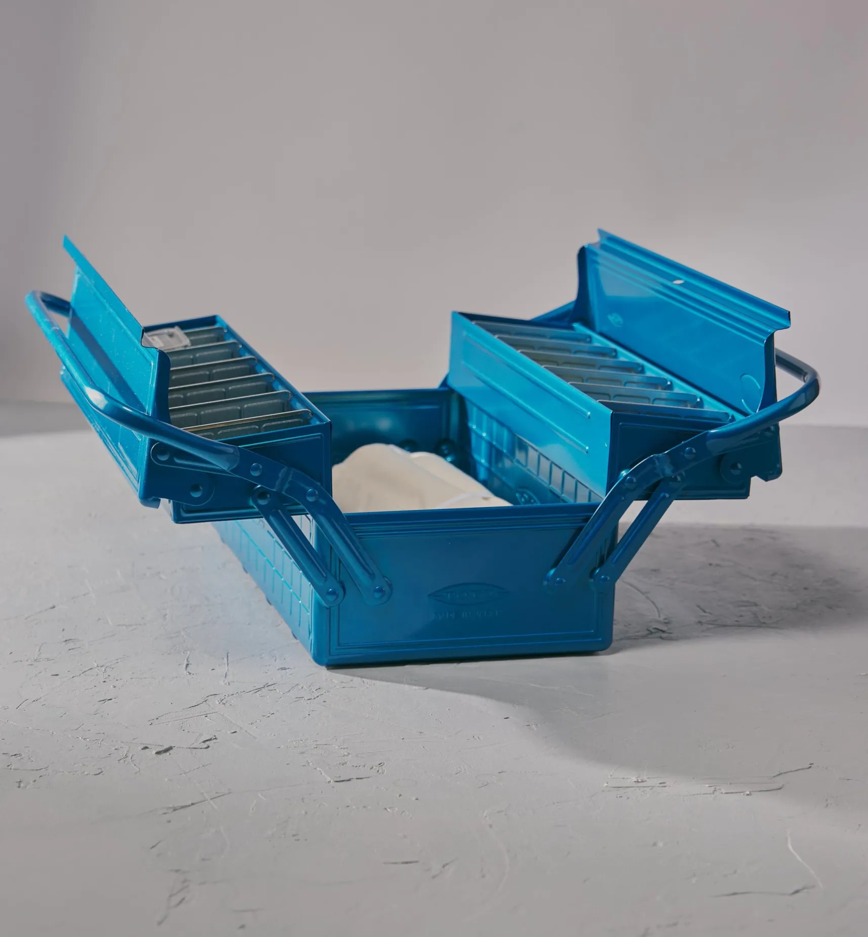 Discount Toyo Large Cantilevered Toolbox Workshop
