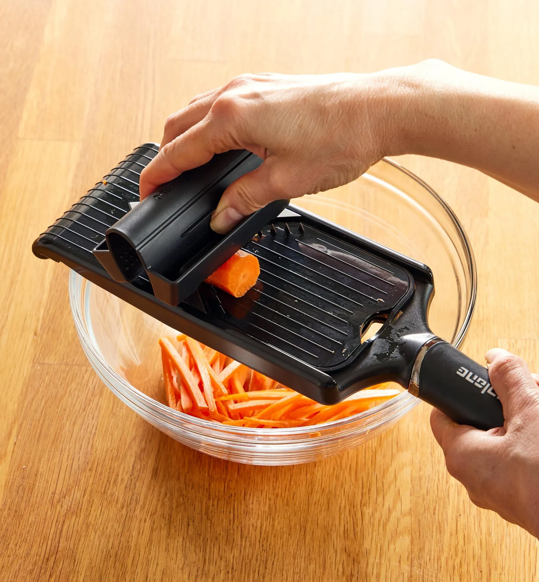 Hot V-Slicer With Julienne Blade Slicers And Mandolines